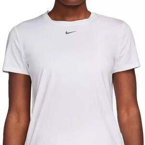 Nike White Short Sleeve T-Shirt Classic Design